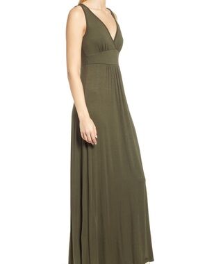NWT V-Neck Loveappella Knit Maxi in Olive M (6-8)